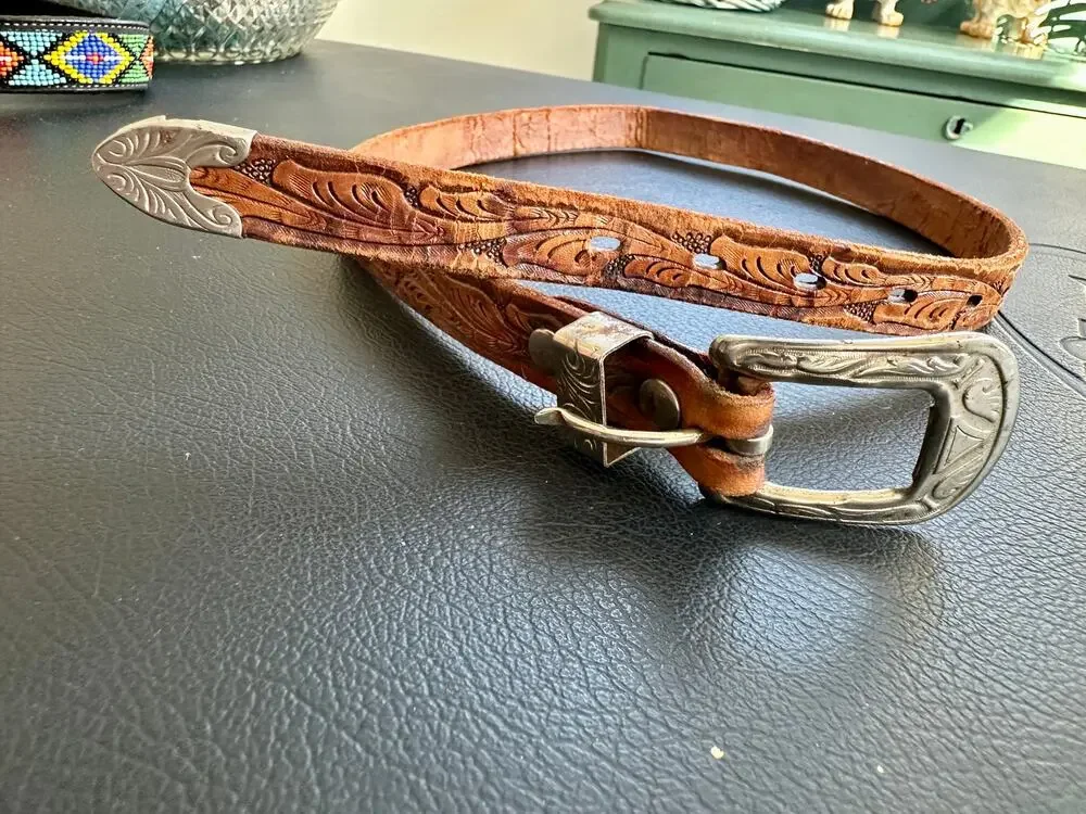 VINTAGE 70's KINGMAN ARIZONA HAND TOOLED SKINNY LEATHER WESTERN RANGER BELT